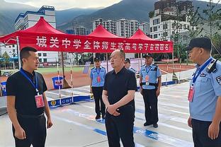 雨天保留节目：老特拉福德顶棚又漏水了？